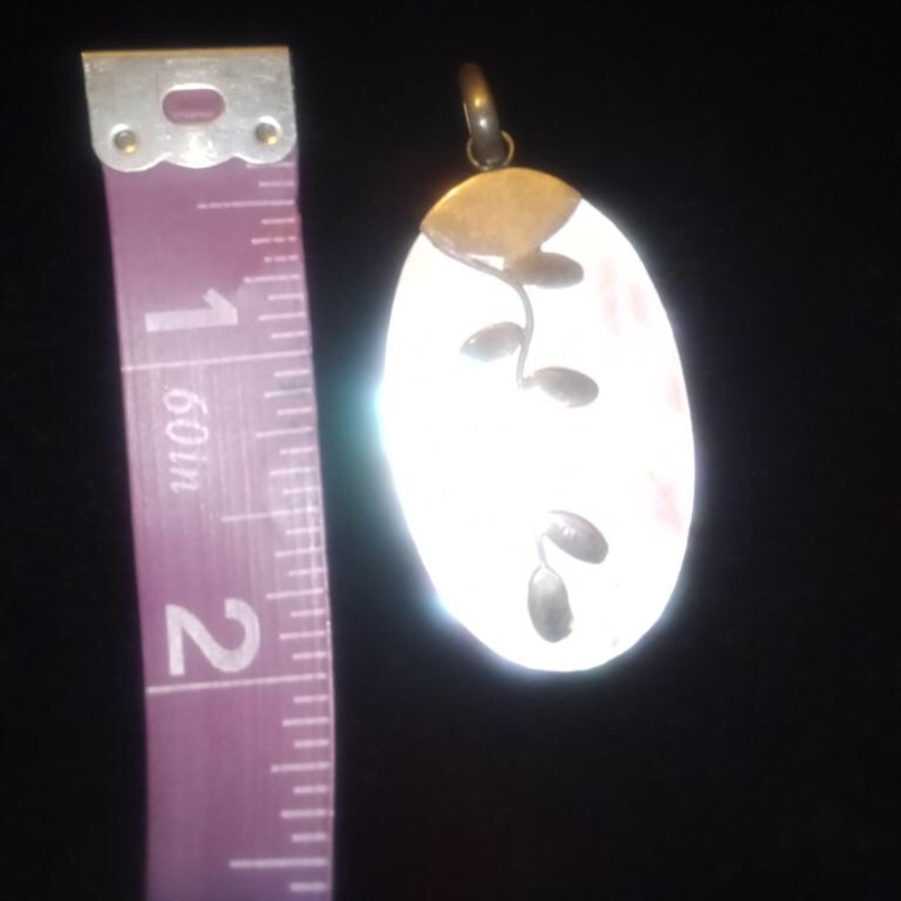 Oval pendant